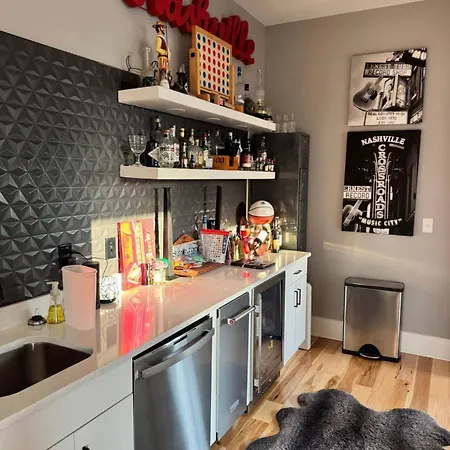 Beautiful Home In The Heart Of Nashville *