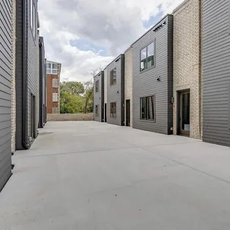 Two Side By Side Homes - Min To Vandy 3min To Bars Holiday home Nashville