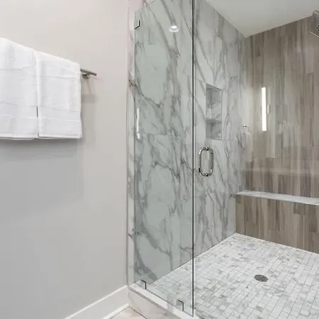 New Side By Side Homes - Sleeps 24 Nashville