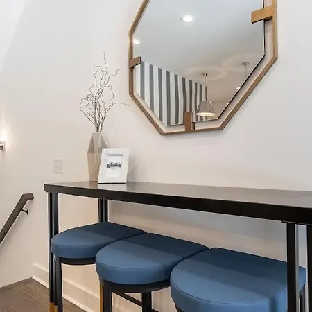 New Side By Side Homes - Sleeps 24 Holiday home Nashville