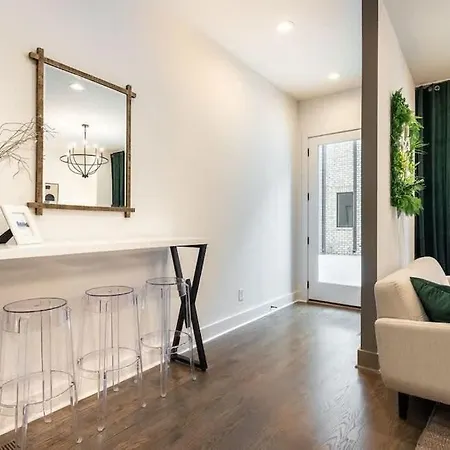 New Side By Side Homes - Sleeps 24 * Nashville