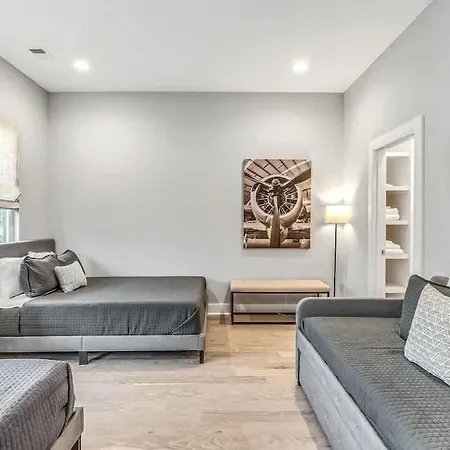 Holiday home Scovel Row Retreat-rooftop Views Near Broadway Nashville