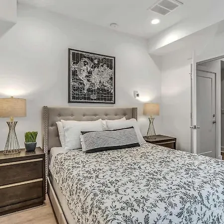 Holiday home Scovel Row Retreat-rooftop Views Near Broadway Nashville