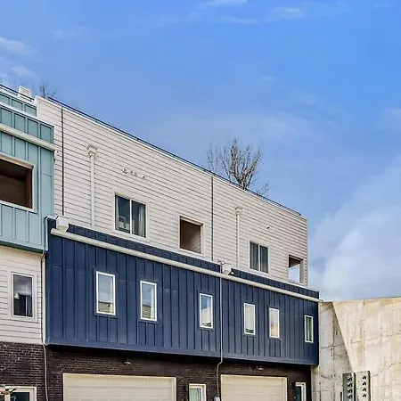 Side-by-side Homes With Hot Tubs - Sleeps Over 20 Guests