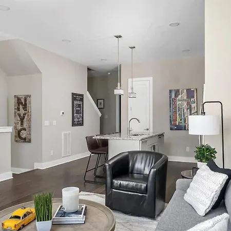 Holiday home Brand New Side By Side Homes - Sleeps 24 Guests Nashville