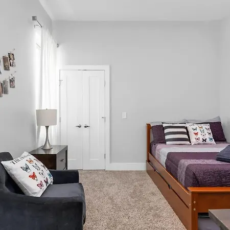 Side By Side Era - Hot Tubs - Rooftop Views Holiday home Nashville