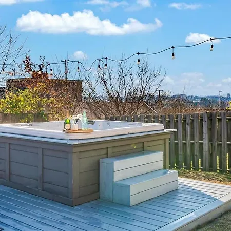 Side By Side Era - Hot Tubs - Rooftop Views