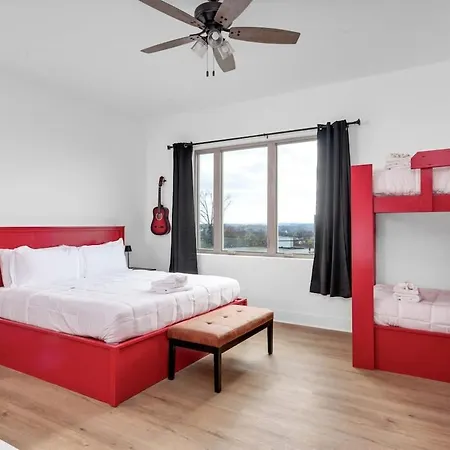 Rooftop Skyline Views - Private Hot Tub - Fire Pit Holiday home