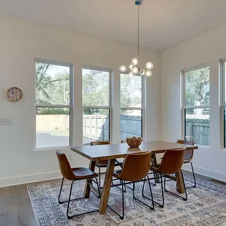 Holiday home Cozy - Close To Broadway *