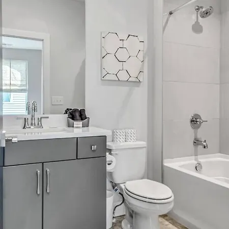 Two Large Homes Minutes To Downtown Nashville