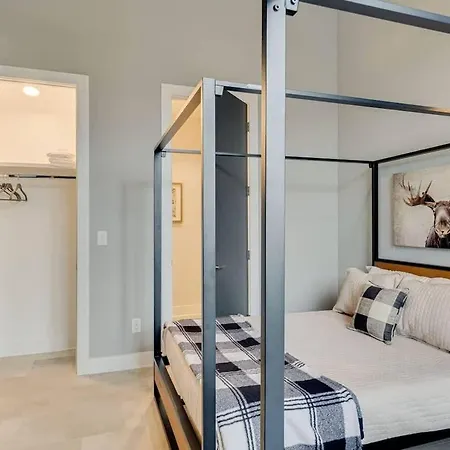 Two Large Homes Minutes To Downtown Holiday home Nashville