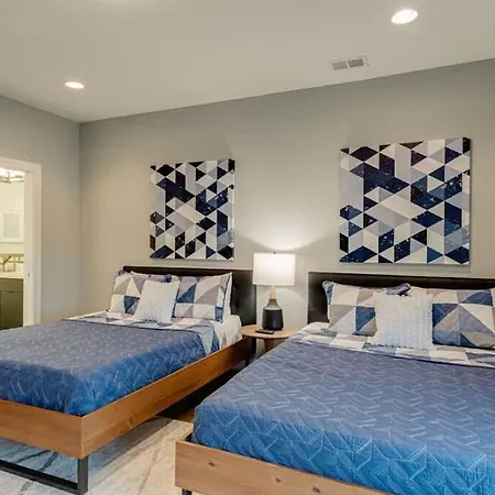 Honky Tonk Hangout - Minutes To Downtown - Rooftop Holiday home *