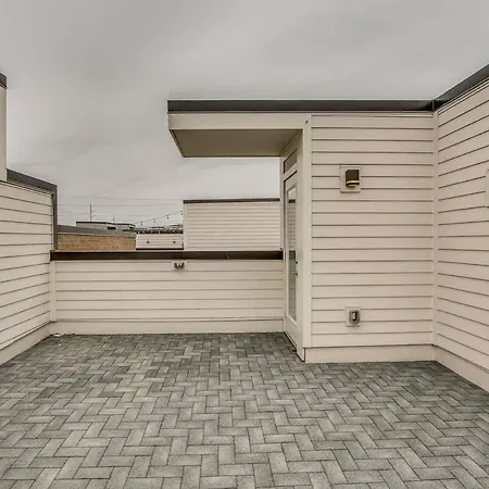 Two Homes - Accommodates 24 Guests