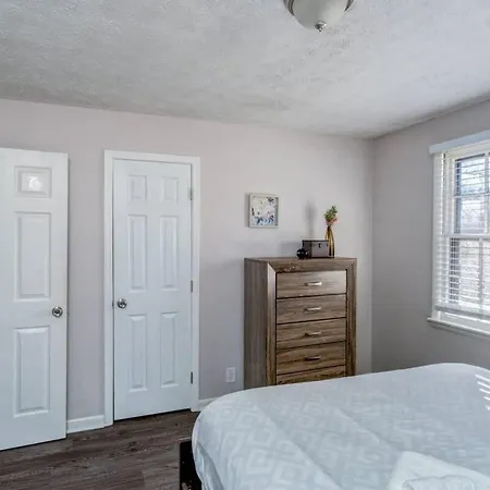 12 South Close To Honky Tonks & Bars Holiday home *