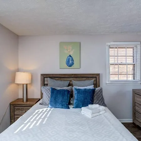 Holiday home 12 South Close To Honky Tonks & Bars *
