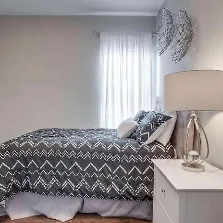 Holiday home Gorgeous Home-minutes To Lower Broadway *