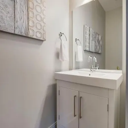 Gorgeous 2miles To Lower Broadway Holiday home *