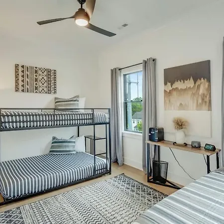 Sprawling Estate - Sleeps 16 *