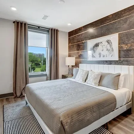 6 Min To Broadway - Gym Rooftop Sleeps 8 Holiday home Nashville