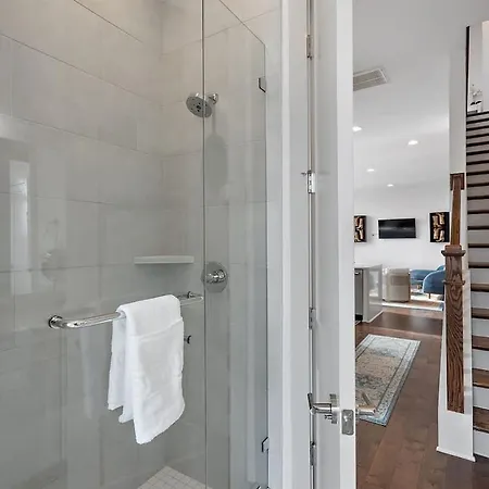 The Southern Lady - Newly Renovated Spacious Patio Holiday home *