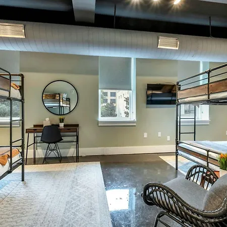 Modern 6br By Maddox *