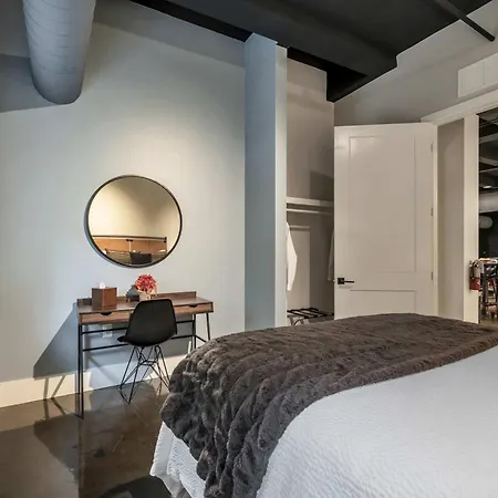 Modern 6br By Maddox Apartment *