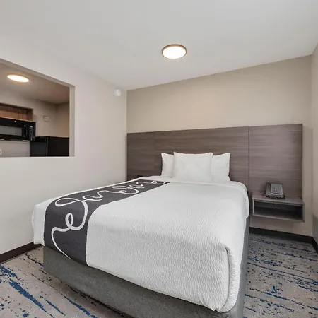 Hotel Homestay Suites