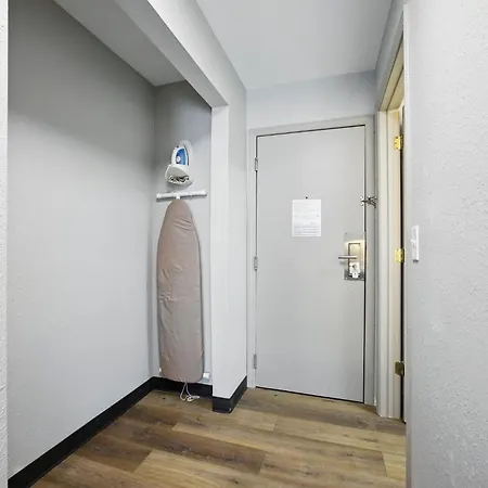 Hotel Homestay Suites 2*