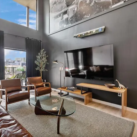 Walk To Broadway! The Man Cave/cowboys & Playboys With Pool & Gym Apartment Nashville