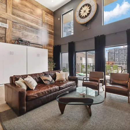 Apartment Walk To Broadway! The Man Cave/cowboys & Playboys With Pool & Gym