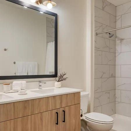 4 Units 16 Guests New 12 South Rooftop Courtyard The Gilmore * Nashville