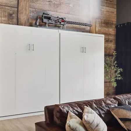 Walk To Broadway! The Man Cave/cowboys & Playboys With Pool & Gym Apartment Nashville