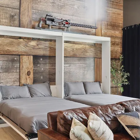Walk To Broadway! The Man Cave/cowboys & Playboys With Pool & Gym Nashville