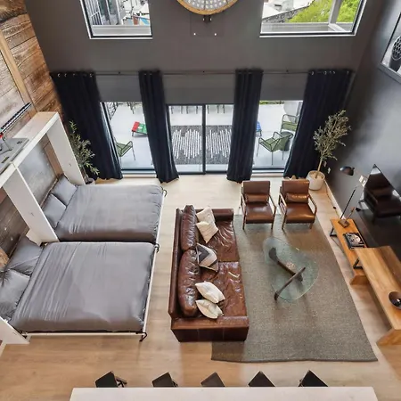 Walk To Broadway! The Man Cave/cowboys & Playboys With Pool & Gym * Nashville