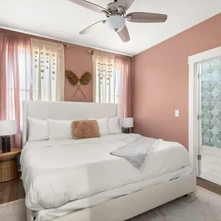 Holiday home Secret Large 4bd Slp 16p 10min Broad *
