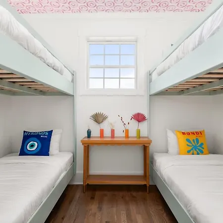 Secret Large 4bd Slp 16p 10min Broad Holiday home Nashville