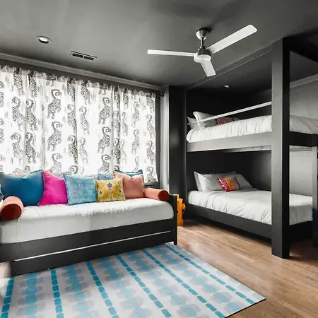 Large Full - 10 Min Broadway 16ppl 10 Beds Holiday home