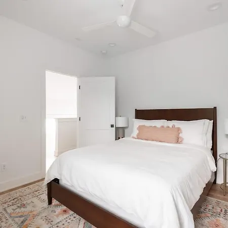 4bd Townhome East Nash With Rooftop 12ppl * Nashville