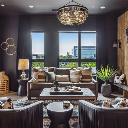 Let Er Buck On Music Row, Mins To Broadway With Pool, Gym, Balcony Nashville