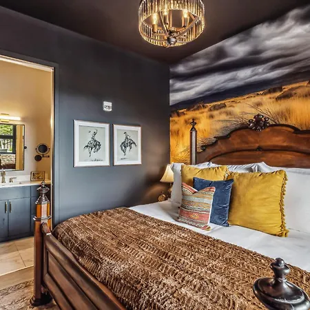 Let Er Buck On Music Row, Mins To Broadway With Pool, Gym, Balcony Holiday home *
