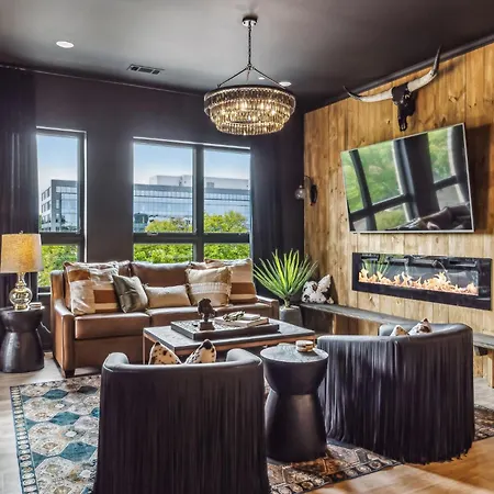 Let Er Buck On Music Row, Mins To Broadway With Pool, Gym, Balcony *