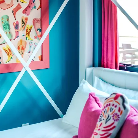 Broadway Girls In Downtown Nash, Great For Groups, Walk To Broadway Apartment *