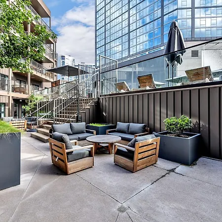 Broadway Girls In Downtown Nash, Great For Groups, Walk To Broadway Apartment
