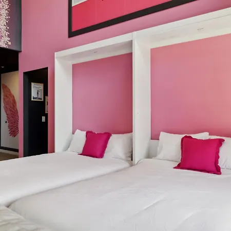 Broadway Girls In Downtown Nash, Great For Groups, Walk To Broadway Apartment