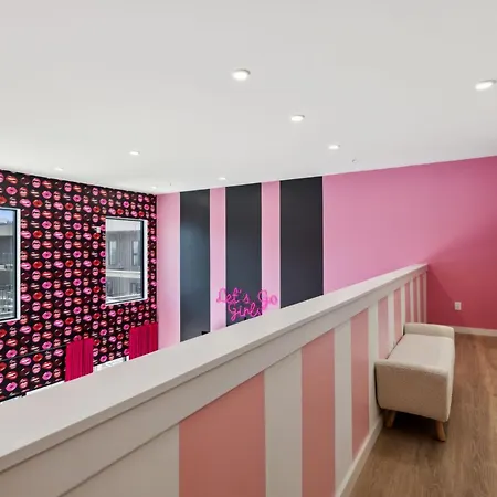Broadway Girls In Downtown Nash, Great For Groups, Walk To Broadway Apartment *
