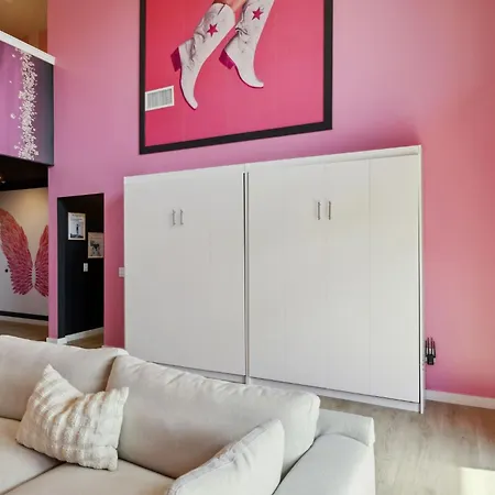 Broadway Girls In Downtown Nash, Great For Groups, Walk To Broadway Apartment Nashville