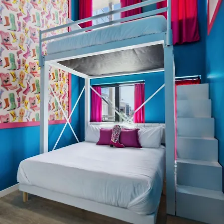 Broadway Girls In Downtown Nash, Great For Groups, Walk To Broadway Apartment