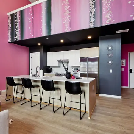 Broadway Girls In Downtown Nash, Great For Groups, Walk To Broadway Apartment Nashville