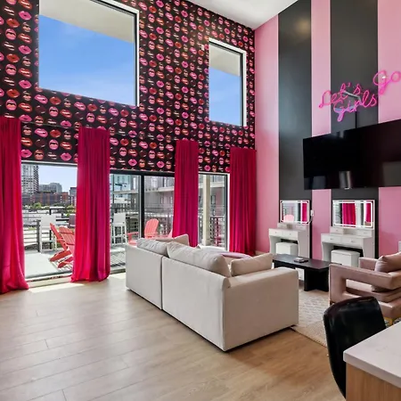 Broadway Girls In Downtown Nash, Great For Groups, Walk To Broadway Apartment