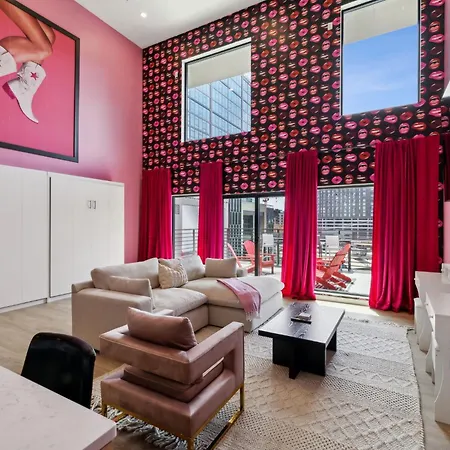 Broadway Girls In Downtown Nash, Great For Groups, Walk To Broadway Apartment *